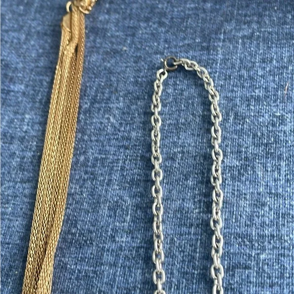 Floral Medallion Pendant Necklace - Women Jewelry - Picture 5 of 6